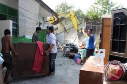Bekasi Bebaskan 36 Bangunan Untuk Tol Becakayu