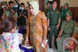 Bupati tanjabbar jengguk korban laka lantas