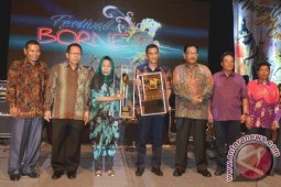 Tim Kesenian Samarinda Juara Umum Festival Borneo