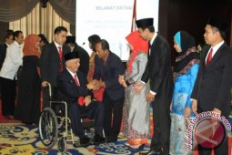 Gubernur Lantik Anggota KPID Kaltim