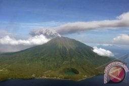 Bandara Babullah Ternate Ditutup Akibat Erupsi Gamalama