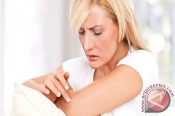 Studi ungkap penderita eksim harus jaga kelembaban kulit, walaupun sering mandi