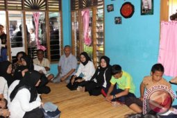 Ketua PKK Madina Kunjungi Korban Kebakaran