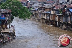 Bantaran Sungai Di Kota Binjai Ambruk