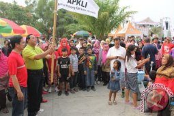 Wali Kota Jalan Sehat Bareng Ratusan PKL