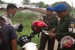 Denpom I/I Tebing Tinggi Penertiban Stiker TNI