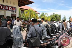 Aceh Barat Serahkan Bantuan Sosial Rp1,6 Miliar