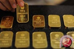 Emas Berjangka Turun karena Dolar Menguat