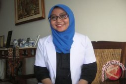 Seorang Wanita Sukabumi Sukses Jadi Dokter Termuda