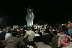 Ratusan Honorer K1 Berdoa di Arek Lancor Pamekasan