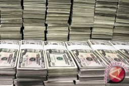 Dolar AS melemah jelang keputusan suku bunga Fed