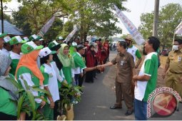 Tanam Pohon Kurangi Lahan Kritis