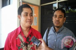 Rasiyo-Lucy Serahkan Surat Keabsahan Nama Lucy Kurniasari