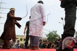 Seorang terpidana cambuk gagal dieksekusi