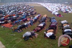 Ribuan Warga Ketapang Sholat Istisqa