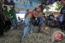 Gulat Okol