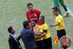 Persebaya United Laporkan Wasit Oki ke Penyelenggara