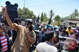 Desak Kejaksaan Tahan Tersangka