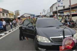Polisi Tilang Mobil Dinas Bupati Kapuas Hulu