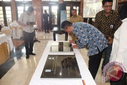 Telkom Hibahkan 13 BLC ke Pemkot Surabaya