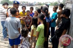 Satpolair Peringati Warga Jangan Berenang Di Sungai