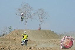 Panitia Kejurnas Motocross Bojonegoro Sterilkan Sirkuit