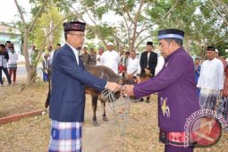 Ishak Sholat Idul Adha di Masjid Agung Al-Marhamah