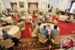 Presiden Makan Bersama Pedagang Beras di Istana