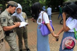 Puluhan pelajar terjaring razia