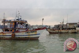 KRI Kakap-811 Tangkap Empat Kapal Ikan Filipina
