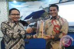SERAHKAN CINDERAMATA