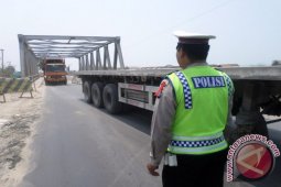 Jalur Pantura Tuban Terganggu di Jembatan Boncong