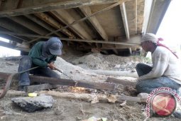 Perbaiki Jembatan Rusak