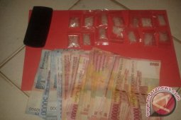Polsek Nanga Pinoh Sita Puluhan Paket Sabu