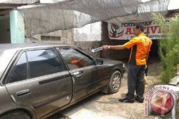 Mobil Aktivis Pemantau Pilkada Dilempar Batu