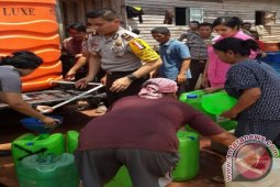 Polsek Satui Bantu Air Bersih 16 Ton
