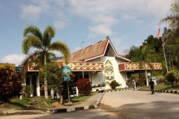 Anggota DPR Sarankan Penambahan Petugas Di Entikong