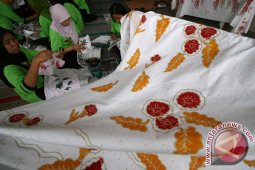 Pelatihan Membatik Anggota PKK