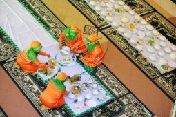 Warga Kampung Bansir Gelar Makan Saprahan Terpanjang