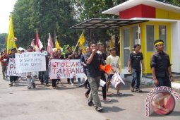 Aktivis Desak Penutupan Penambangan di Blitar