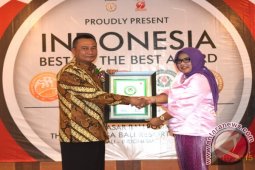 RSUD.Kumpulan Pane Tebing Tinggi dan Direktur Terima Penghargaan.