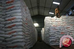 Bulog Jambi: Beras cukup untuk tiga bulan