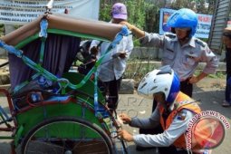 Ini Dia, Razia Dompet Tukang Becak