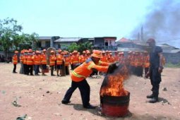 Warga Tambora dan Cengkareng Berlatih Padamkan Kebakaran