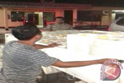 Polsekta Banjarmasin Utara Bagikan Air Bersih