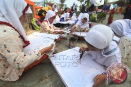 Lomba Membatik