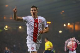 Lewandowski cetak gol penyama kedudukan untuk akhiri harapan Skotlandia
