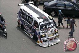 Fenomena Modifikasi Angkot di Padang
