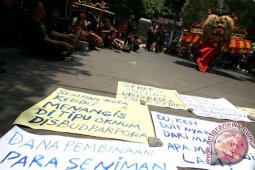 Aksi Seniman Reog Kediri