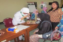 Puluhan Perempuan di Kediri Ikuti KB Gratis